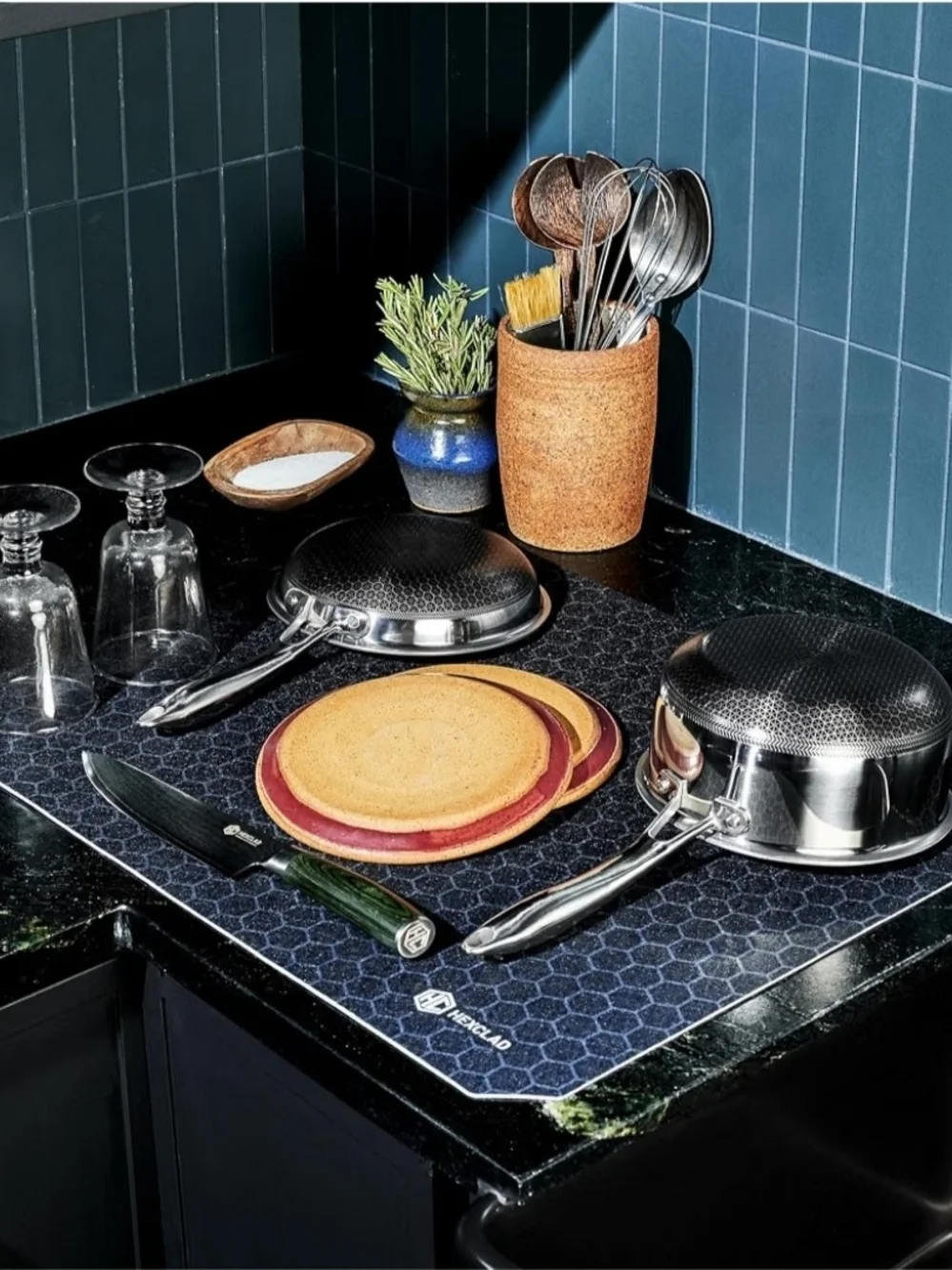 NEW HexClad 5-Piece Kitchen Accessory Bundle – Seller Curated
